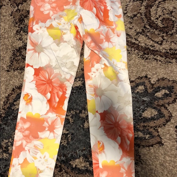 Authentic Calvin Klein flower ankle pants size 4 - Picture 5 of 5